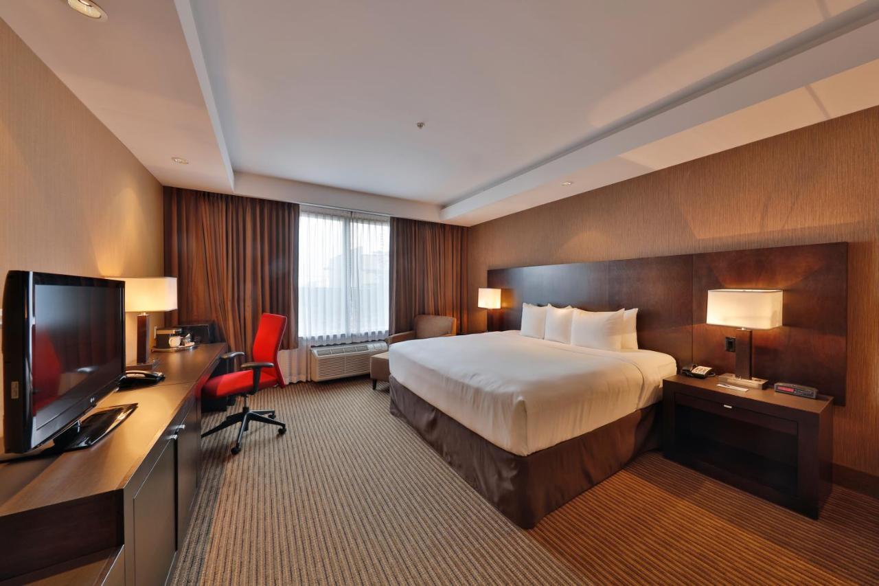 Premium King Room Non-Smoking,766813786:JPEG